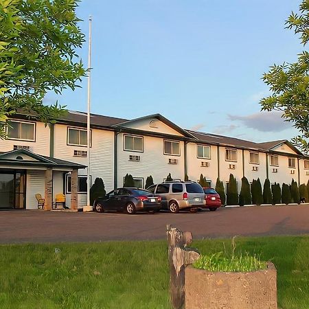Amerivu Inn And Suites Stanley Exterior foto