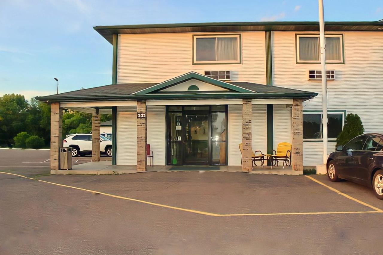 Amerivu Inn And Suites Stanley Exterior foto