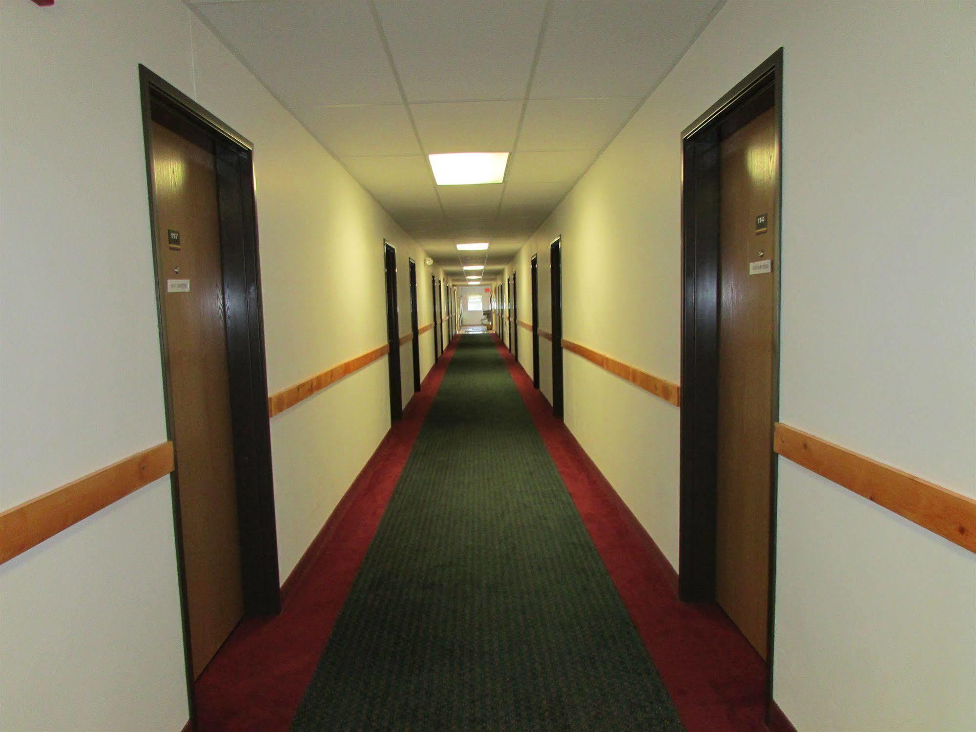 Amerivu Inn And Suites Stanley Exterior foto